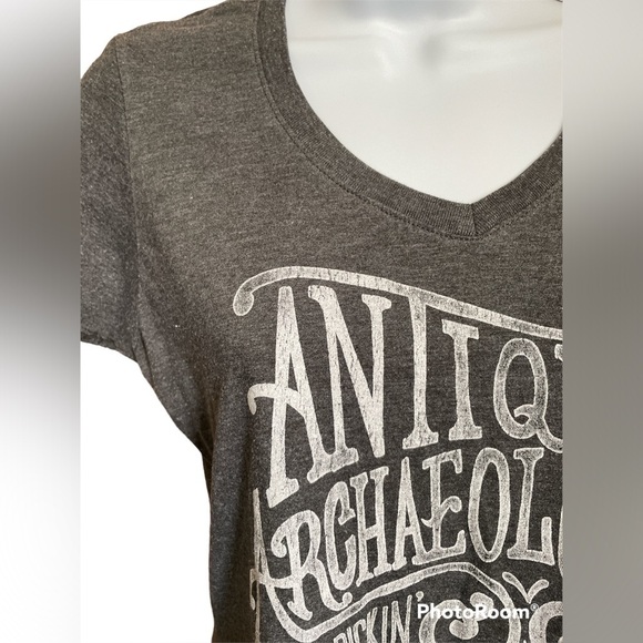 Women’s v-neck tshirt size med - Picture 2 of 3